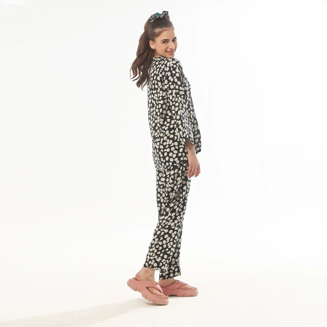 Mat Daisy Linen Pajama Suit with Scrunchie